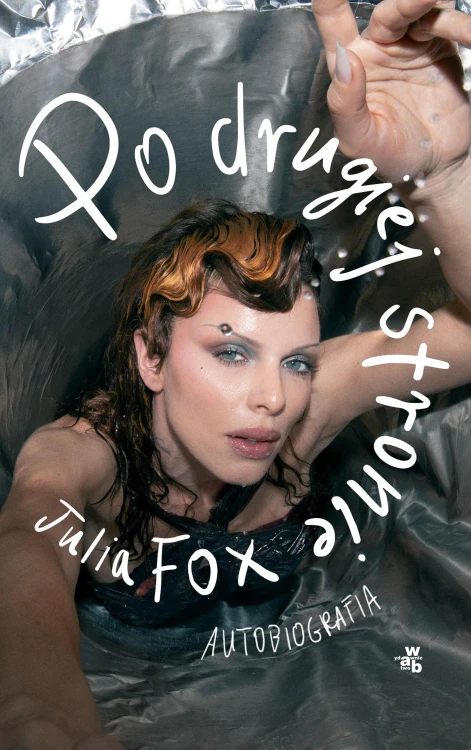 Po drugiej stronie. Autobiografia, Julia Fox